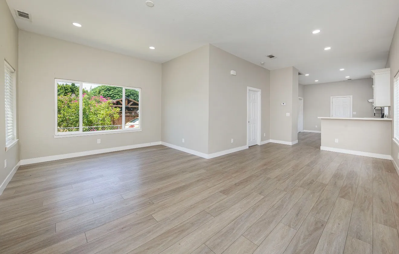 139 Lupton St — Photo 3
