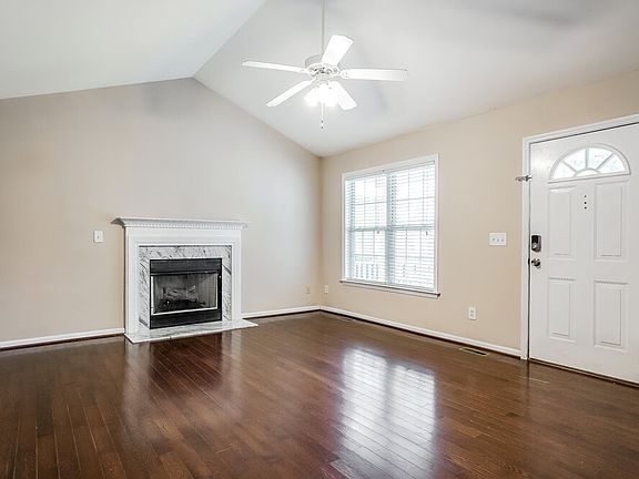 3rd image of 621 Groveton Trl