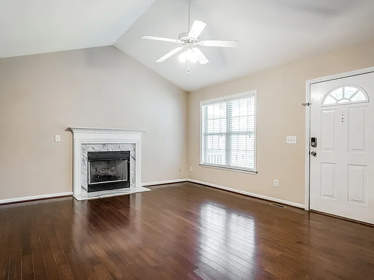 621 Groveton Trl — Photo 3