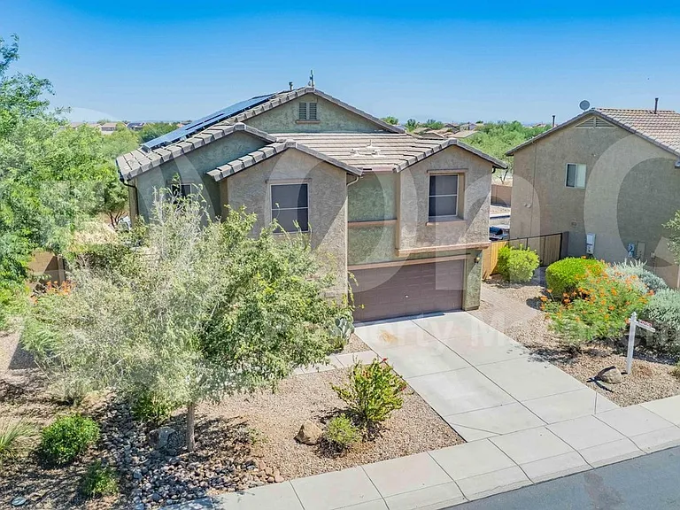 2561 N Hawthorn Dr — Photo 7