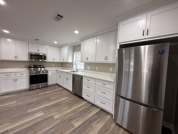 5th image of 154 Cartwright Ave