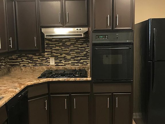 3rd image of 210 Roselyn Park Pl
