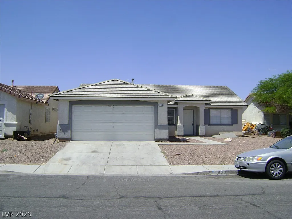 3 bed, 2.0 bath, 1302 sqft, $1,761 — Photo 1
