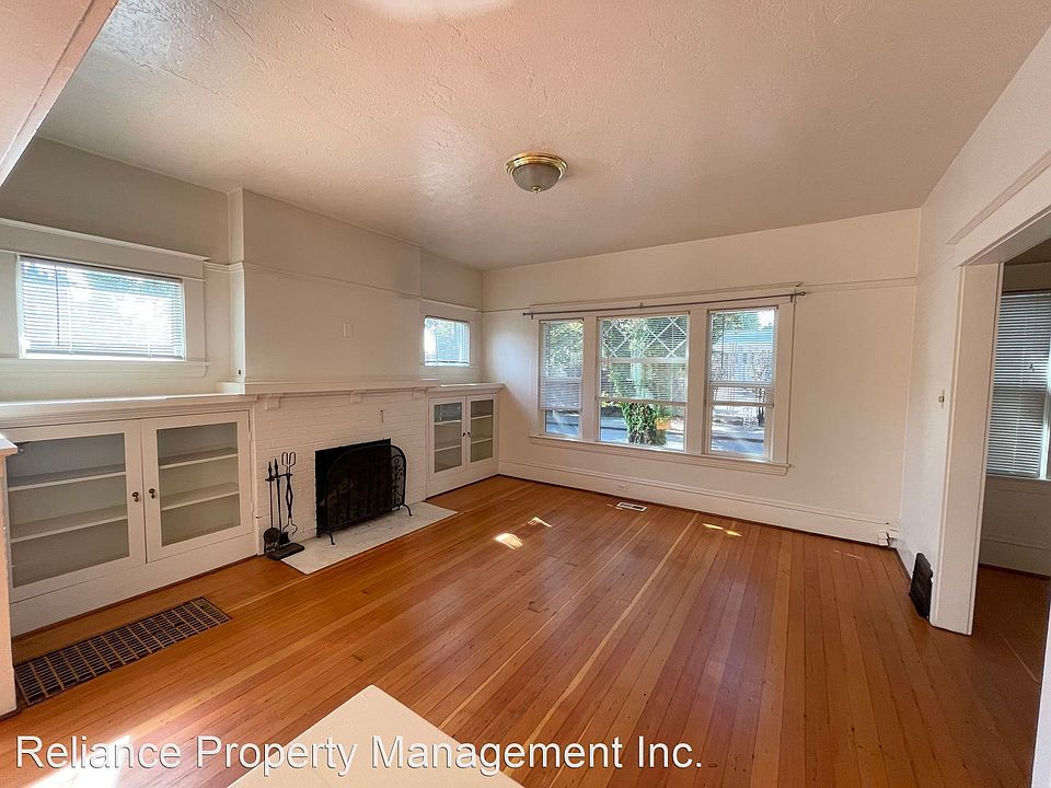 1st image of 427 NE Schuyler St #5512556