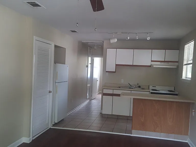 7739 Oak St — Photo 4