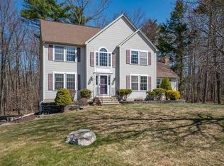 10 Burbank Way, Hooksett, NH 03106