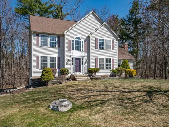 10 Burbank Way, Hooksett, NH 03106