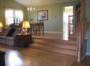 1634 Apache Dr, Naperville, IL 60563