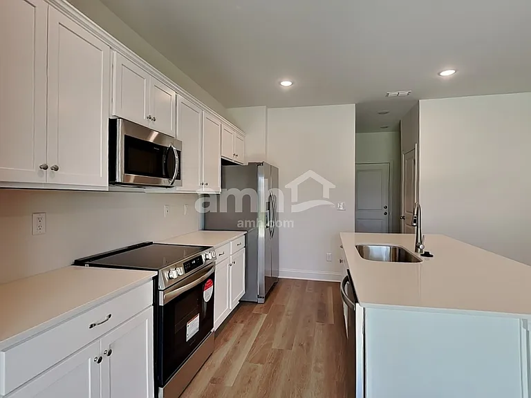 1112 Livengood Way — Photo 3