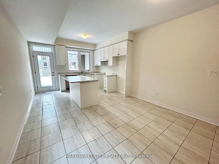 939 Crowsnest Holw — Photo 4
