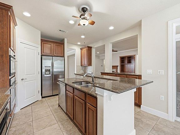 4th image of 207 Breezeway Ln