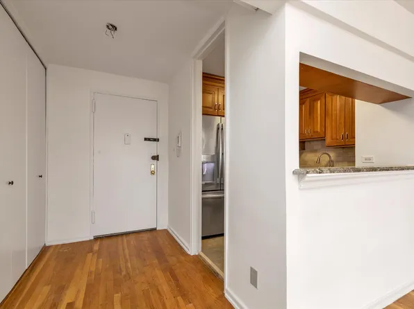 35-20 Leverich Street 504 image 3 of 23