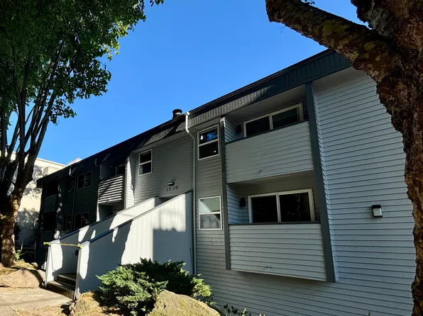 1719 NW 57th St #204, Seattle, WA 98107