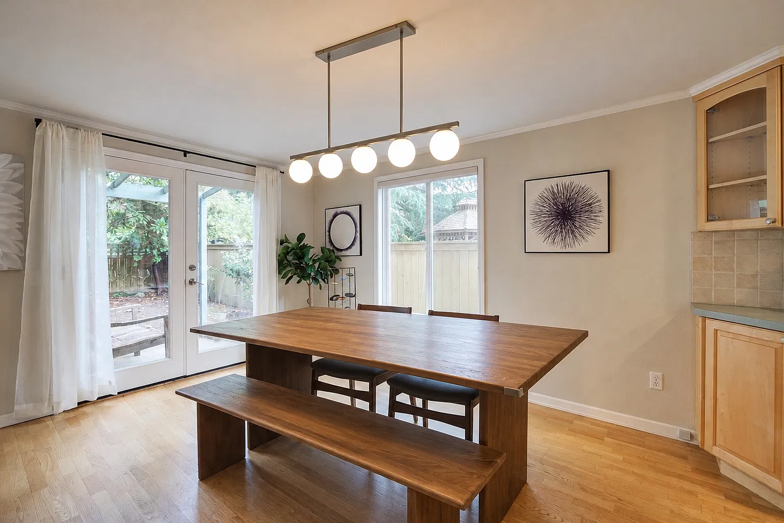 3 bed, 2.5 bath, 1340 sqft, $4,000 — Photo 2