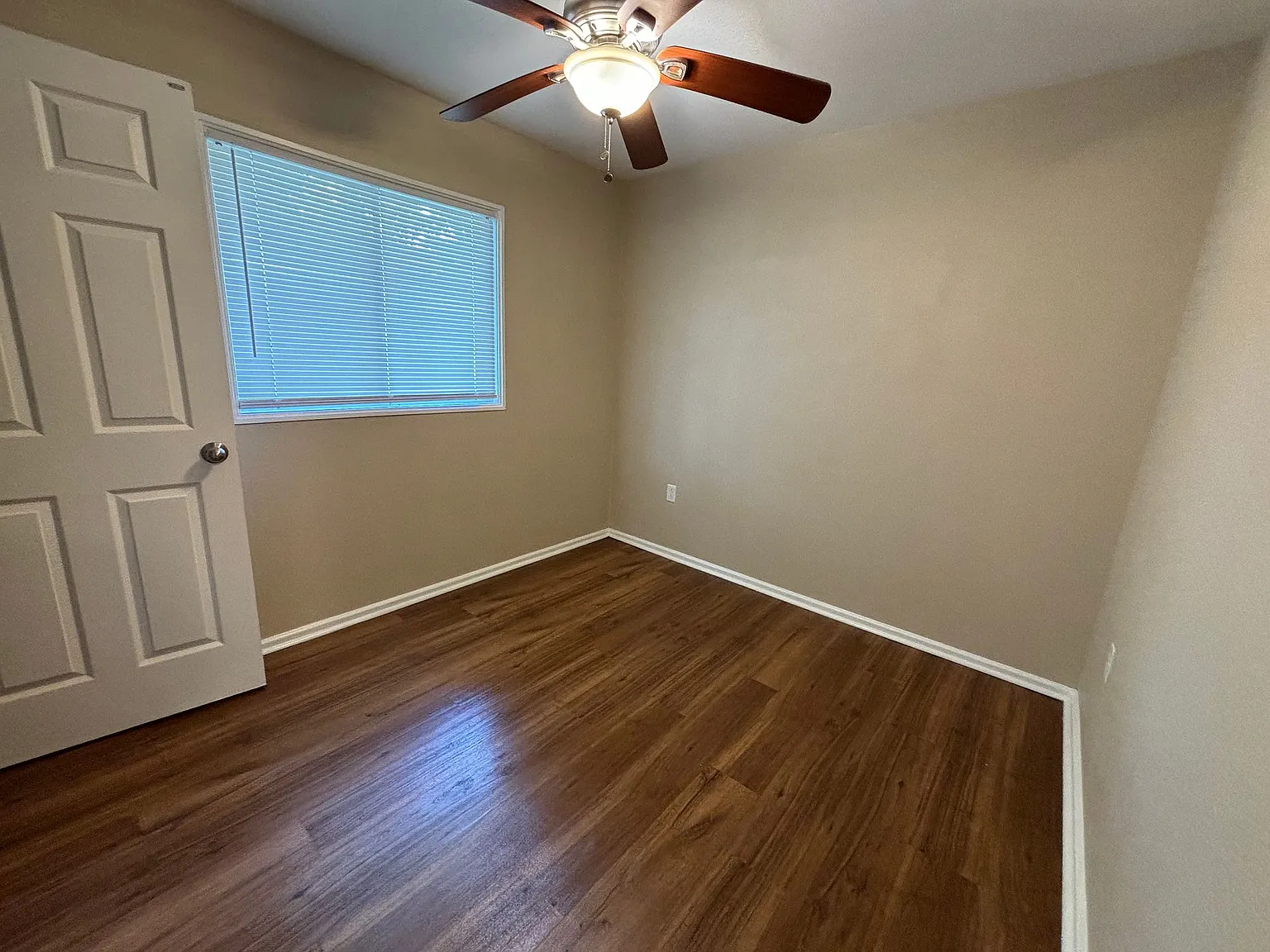 57 N Meadowcliff Dr — Photo 2