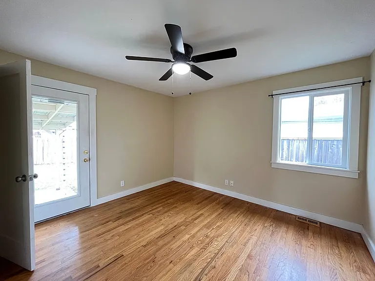 1650 Manor Dr — Photo 15