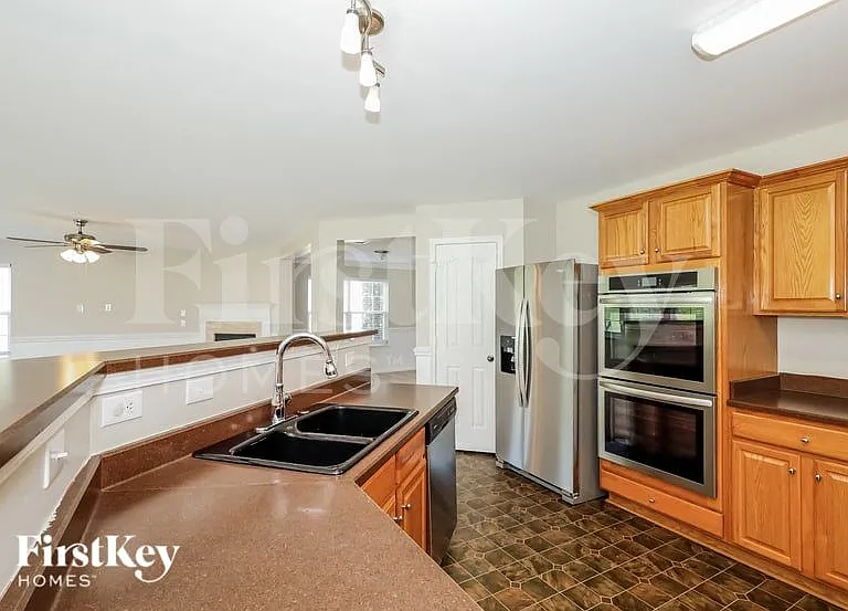 163 Ranlo Ave — Photo 9