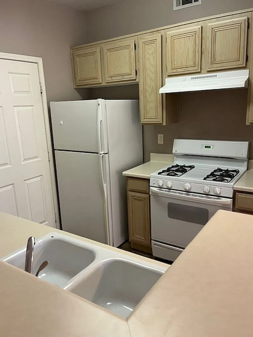 Vistand Condo — Photo 3