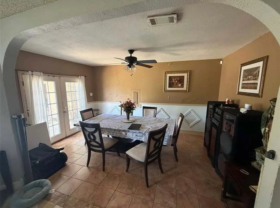 3 bed, 983 sqft, $1,850 — Photo 3
