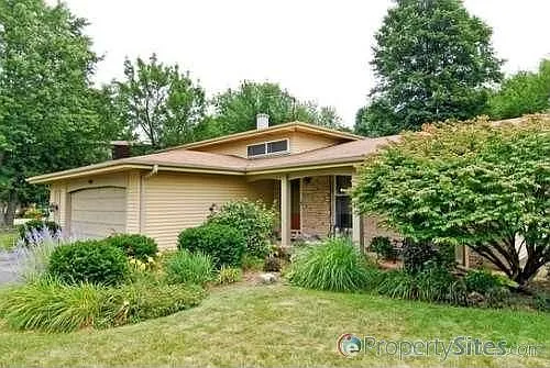 246 Bay Colony Dr photo 1