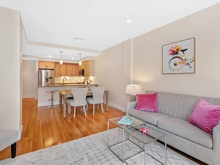 321 Hammond Pond Pkwy #106 — Photo 28