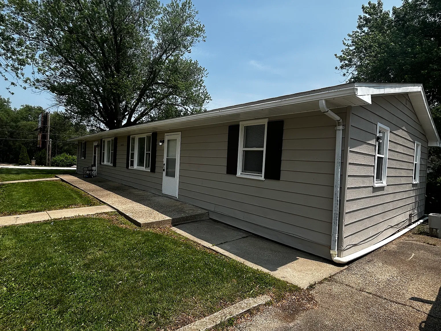2 bed, 850 sqft, $899 — Photo 1