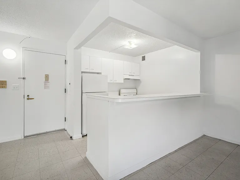20-16 Seagirt Blvd #107 — Photo 10