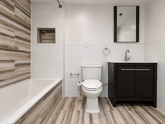 Bathroom, photo 1