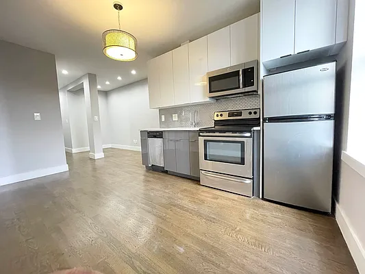 Rented by Bruma Realty LLC | media 14