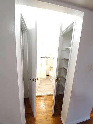 Rented by Smart NY Realty LLC | media 7