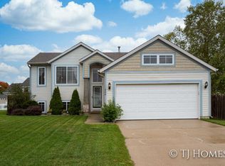 706 Splitrail Ave NW, Grand Rapids, MI 49504