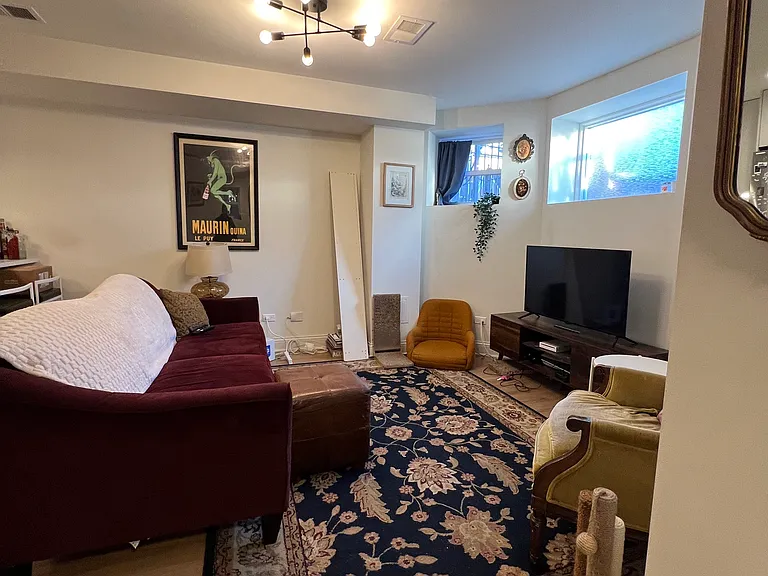 2046 W Augusta Blvd #G — Photo 4