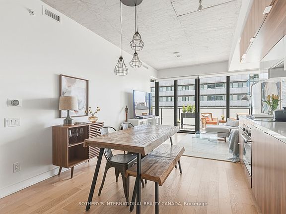 5th image of 185 Roehampton Ave #1101