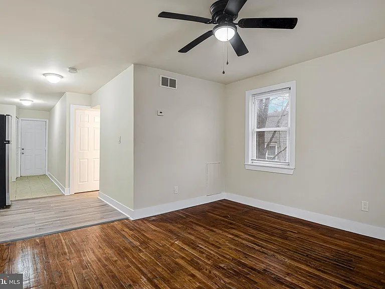 3427 B St SE #4 — Photo 8