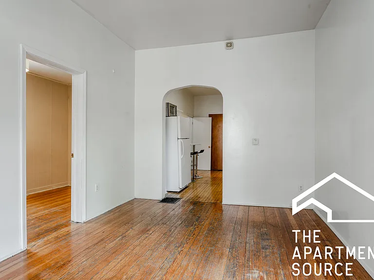 2334 N Wayne Ave #1R — Photo 3