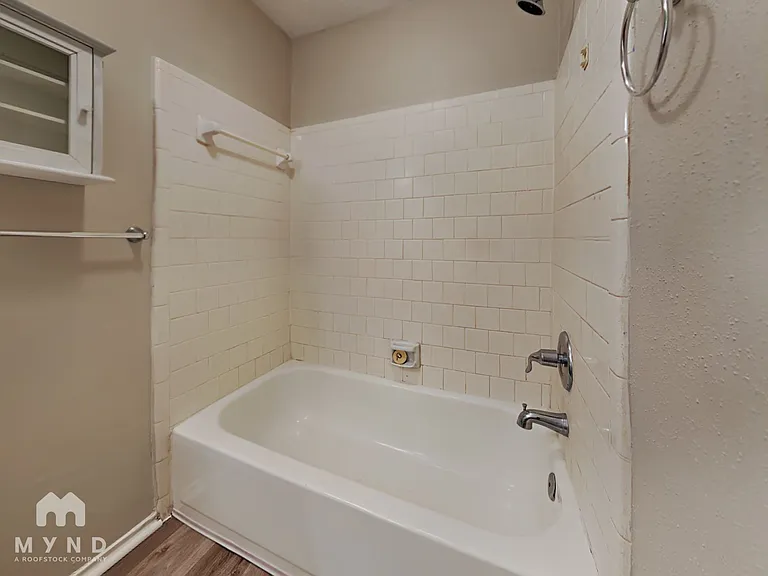 225 Bedford Ln — Photo 7