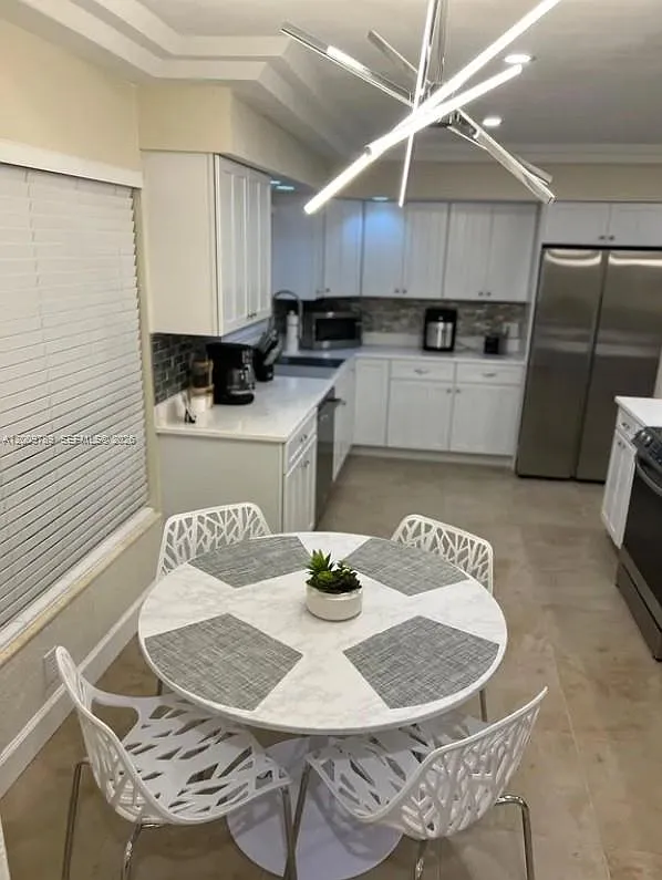 3 bed, 2.0 bath, 1300 sqft, $2,600 — Photo 4