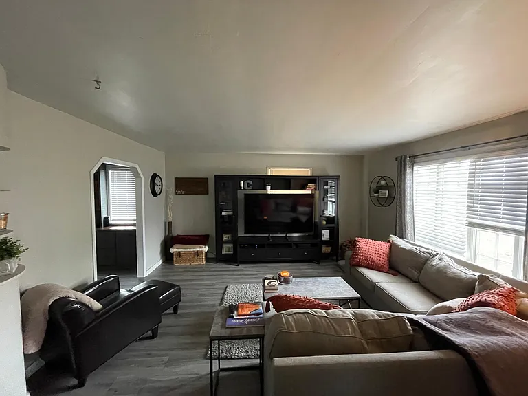 137 W Michigan St — Photo 1