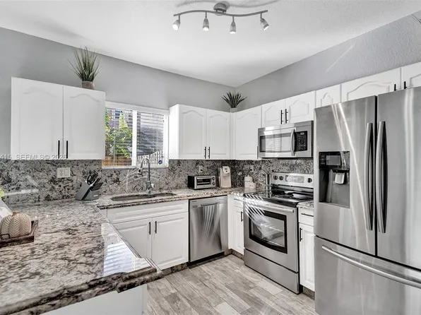 8518 SW 214th Ln, Cutler Bay, FL 33189