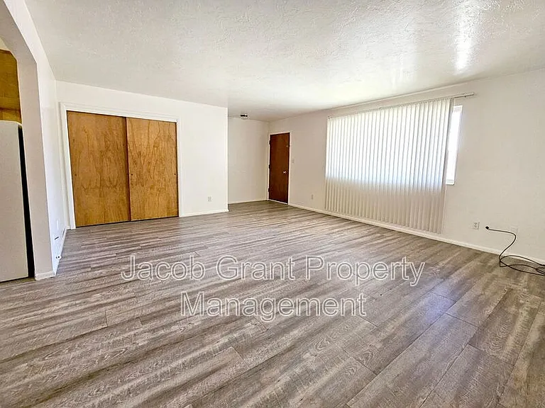 2134 Saint Clair Rd — Photo 3
