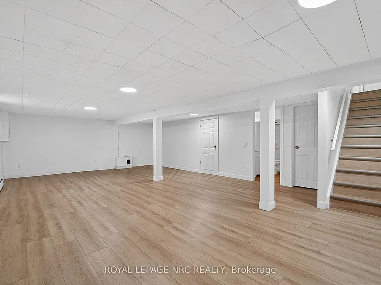 268 Henrietta St — Photo 31