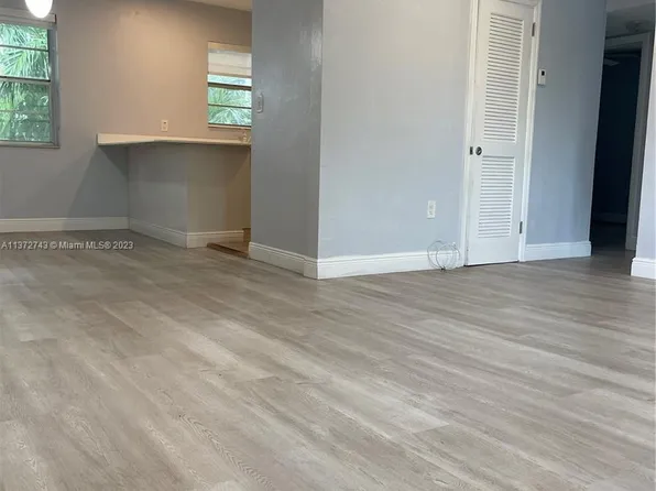 7865 SW 57th Ave APT 48D, Miami, FL 33143