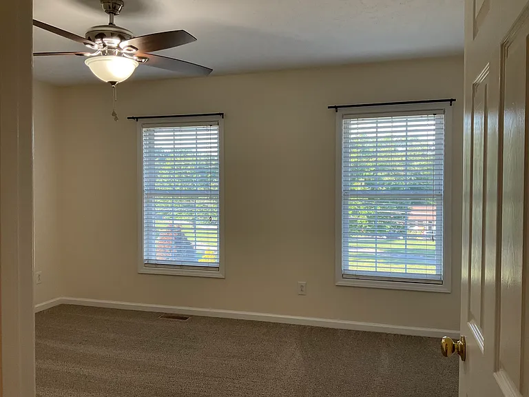 415 E Holston Ave #4 — Photo 26