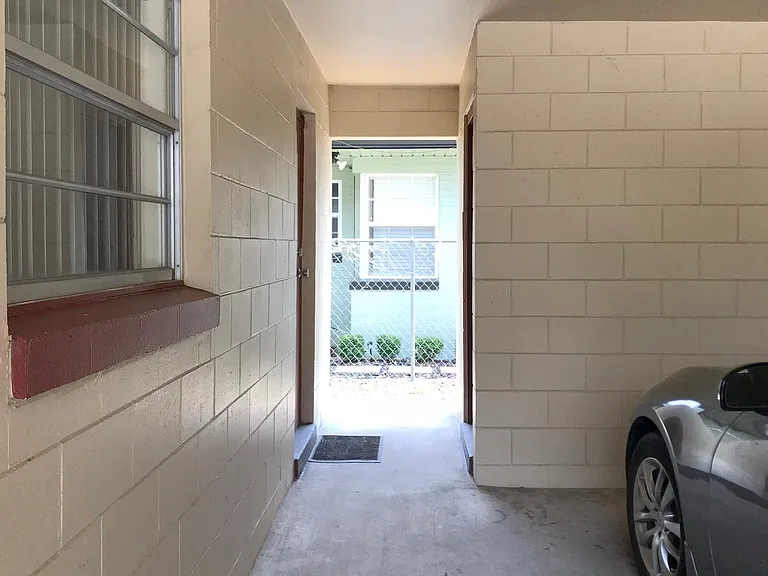 1512 E Washington St — Photo 3