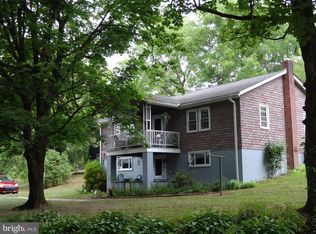 371 Sweet Arrow Lake Rd, Pine Grove, PA 17963