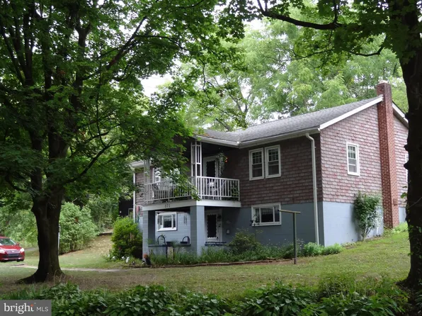371 Sweet Arrow Lake Rd, Pine Grove, PA 17963