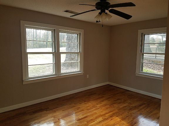 4th image of 305 Bowman St