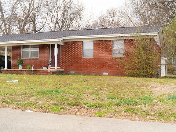 2nd image of 805 S Spring St