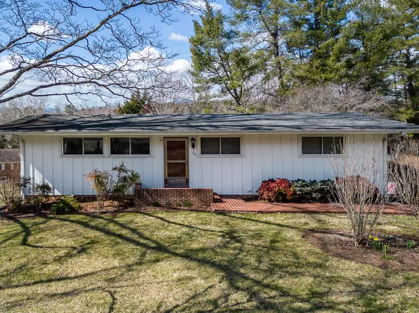 100 Meadowview Dr, Lexington, VA 24450