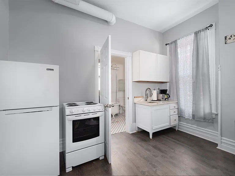 737 York St #2R — Photo 8
